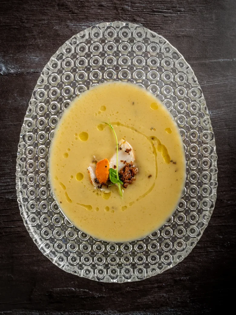 Crema de puerro servida en el banquete de una boda en Tenerife