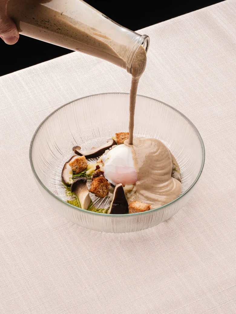 Crema de setas servida en un almuerzo de empresa en Tenerife
